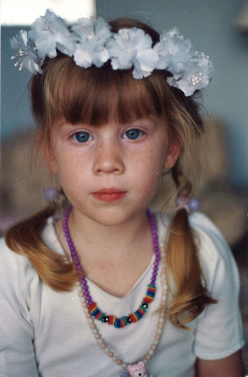 Illustration for article titled Childhood Photos, Recreated as Adults Today